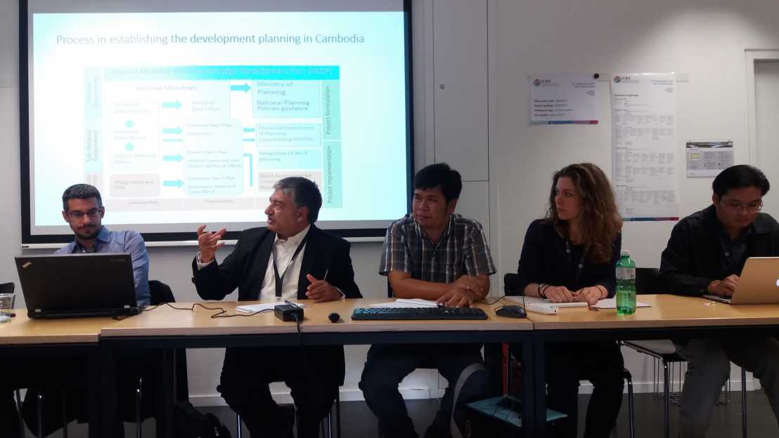 Enlarged view: Image showing panel members.